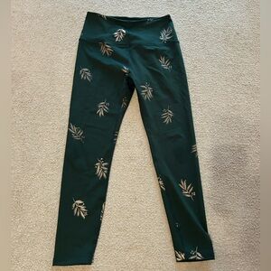 Beyond Yoga Size Medium Leggings Green With Gold Leaf Pattern